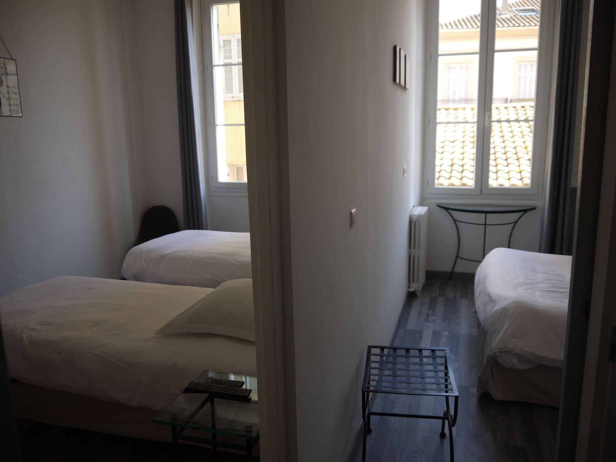 Hotel Portalet Hyeres Bagian luar foto