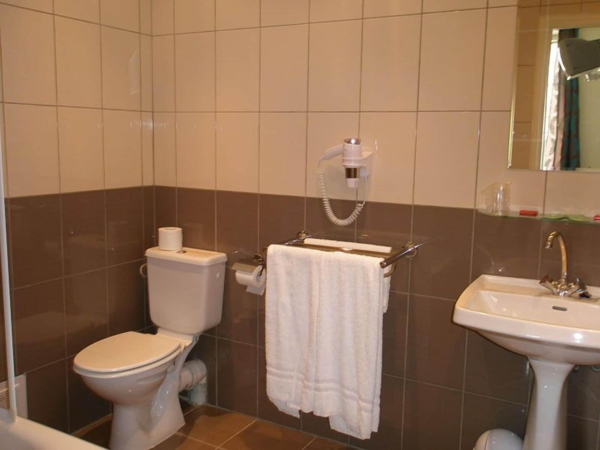 Hotel Portalet Hyeres Bagian luar foto