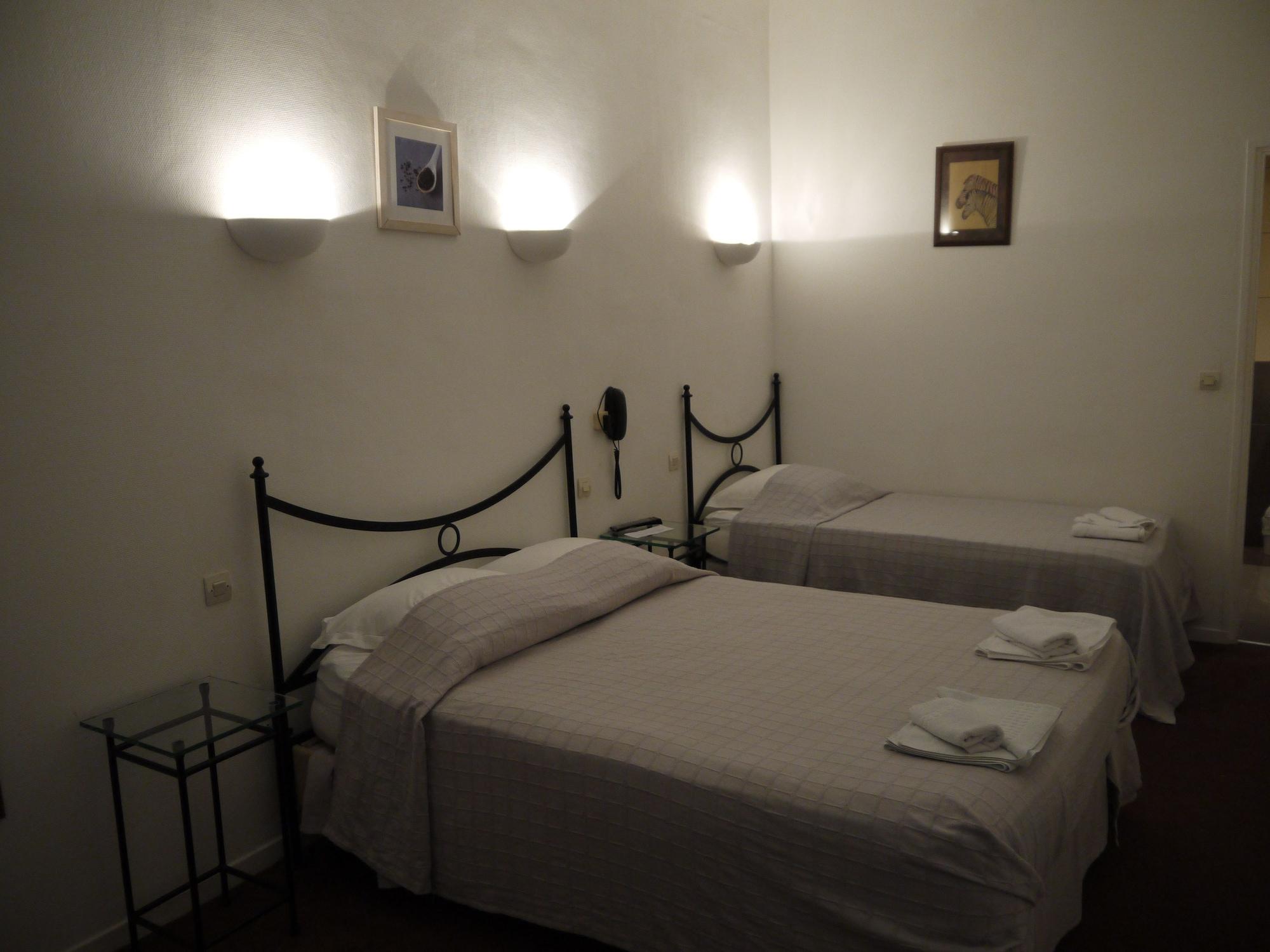 Hotel Portalet Hyeres Bagian luar foto
