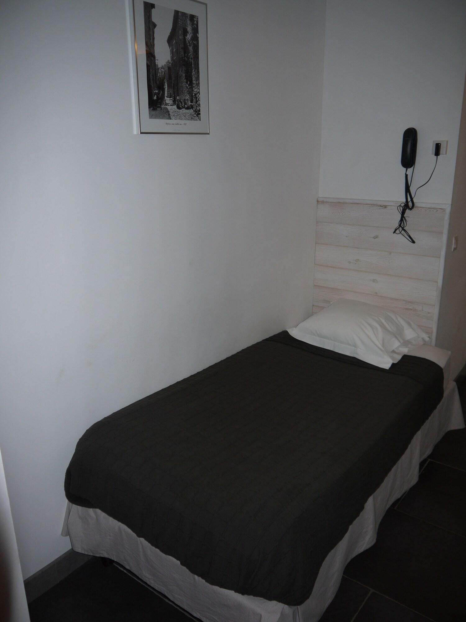 Hotel Portalet Hyeres Bagian luar foto