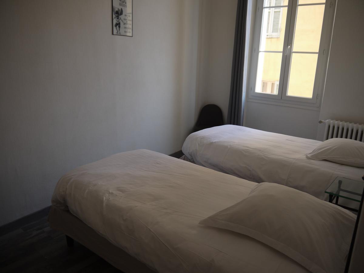 Hotel Portalet Hyeres Bagian luar foto