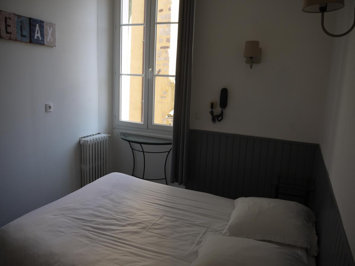 Hotel Portalet Hyeres Bagian luar foto