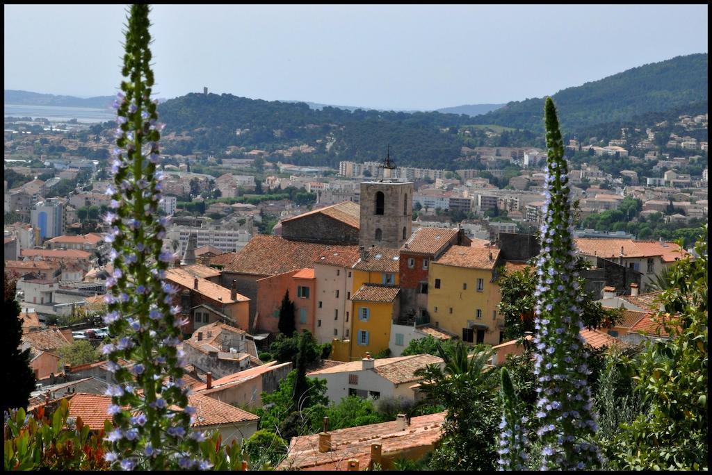 Hotel Portalet Hyeres Bagian luar foto