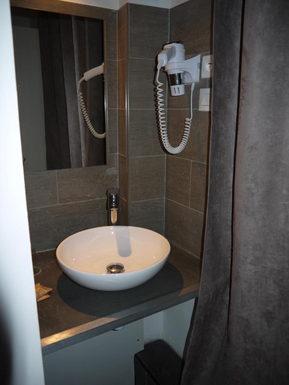 Hotel Portalet Hyeres Bagian luar foto
