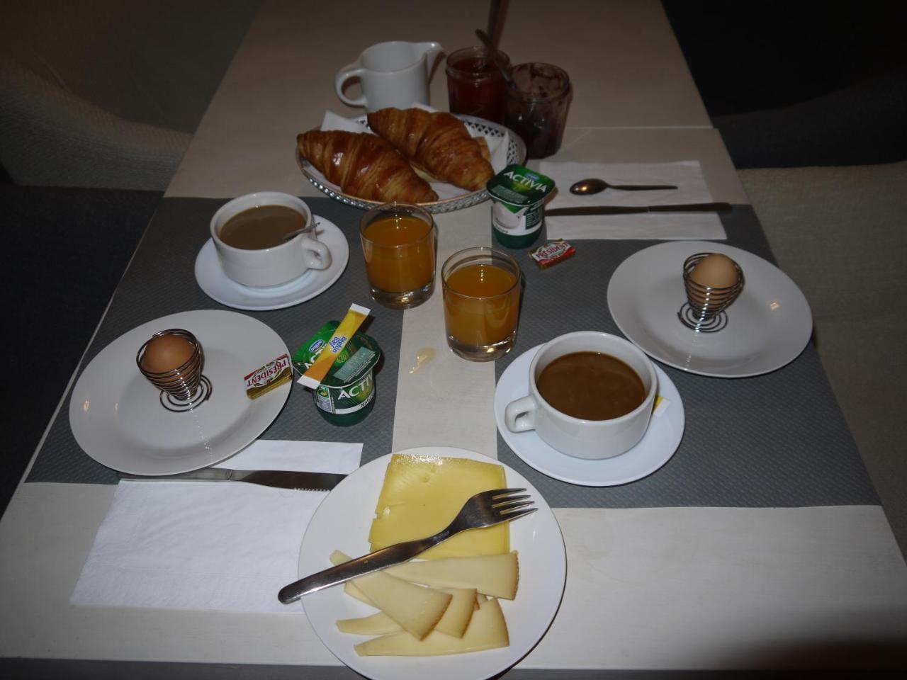 Hotel Portalet Hyeres Bagian luar foto