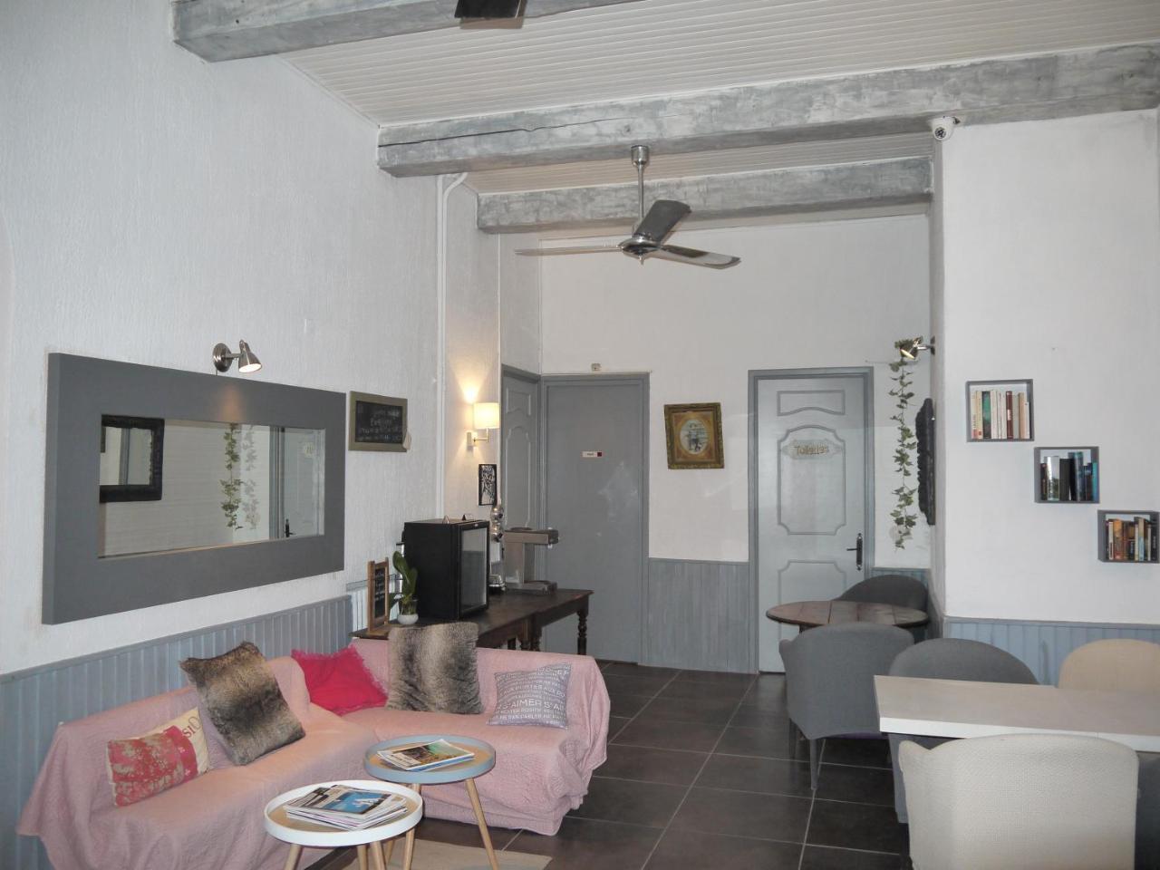 Hotel Portalet Hyeres Bagian luar foto