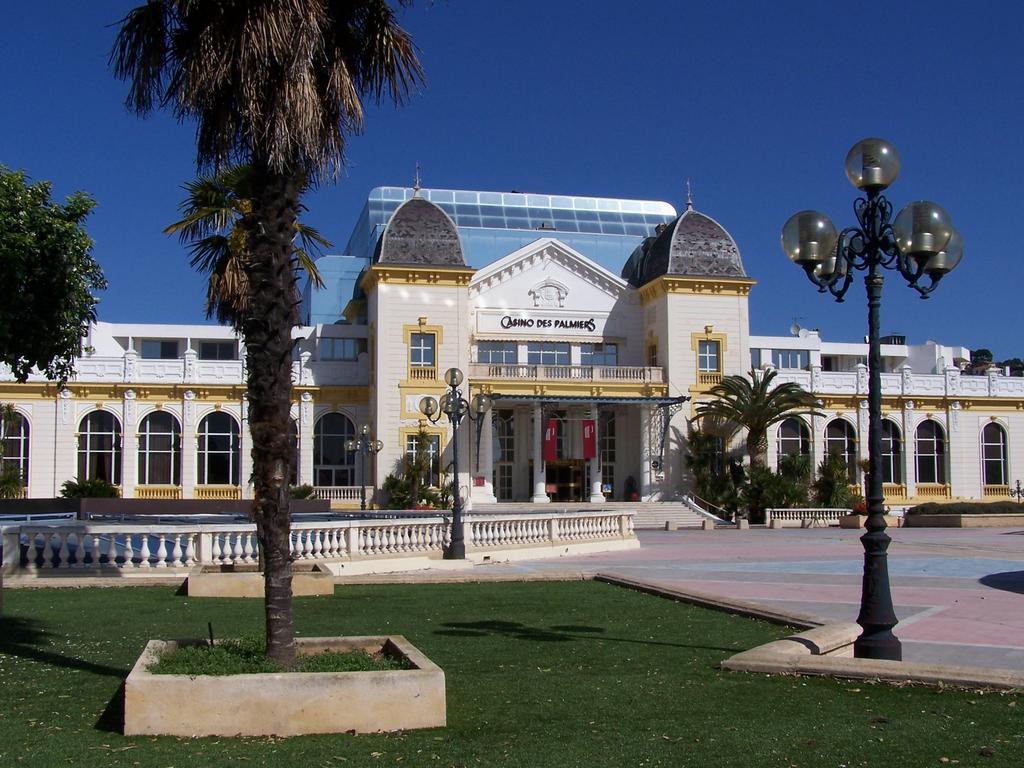 Hotel Portalet Hyeres Bagian luar foto
