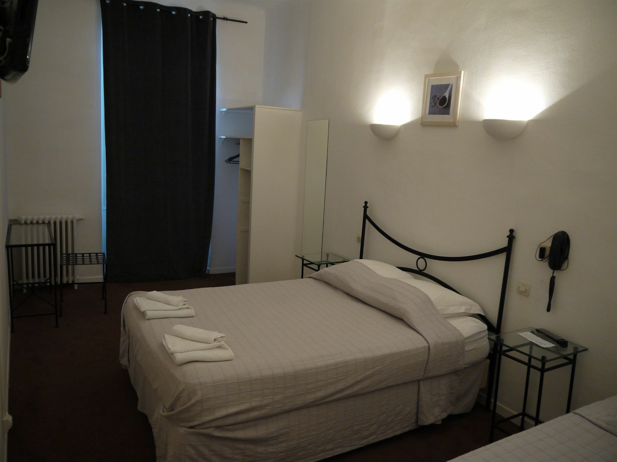 Hotel Portalet Hyeres Bagian luar foto