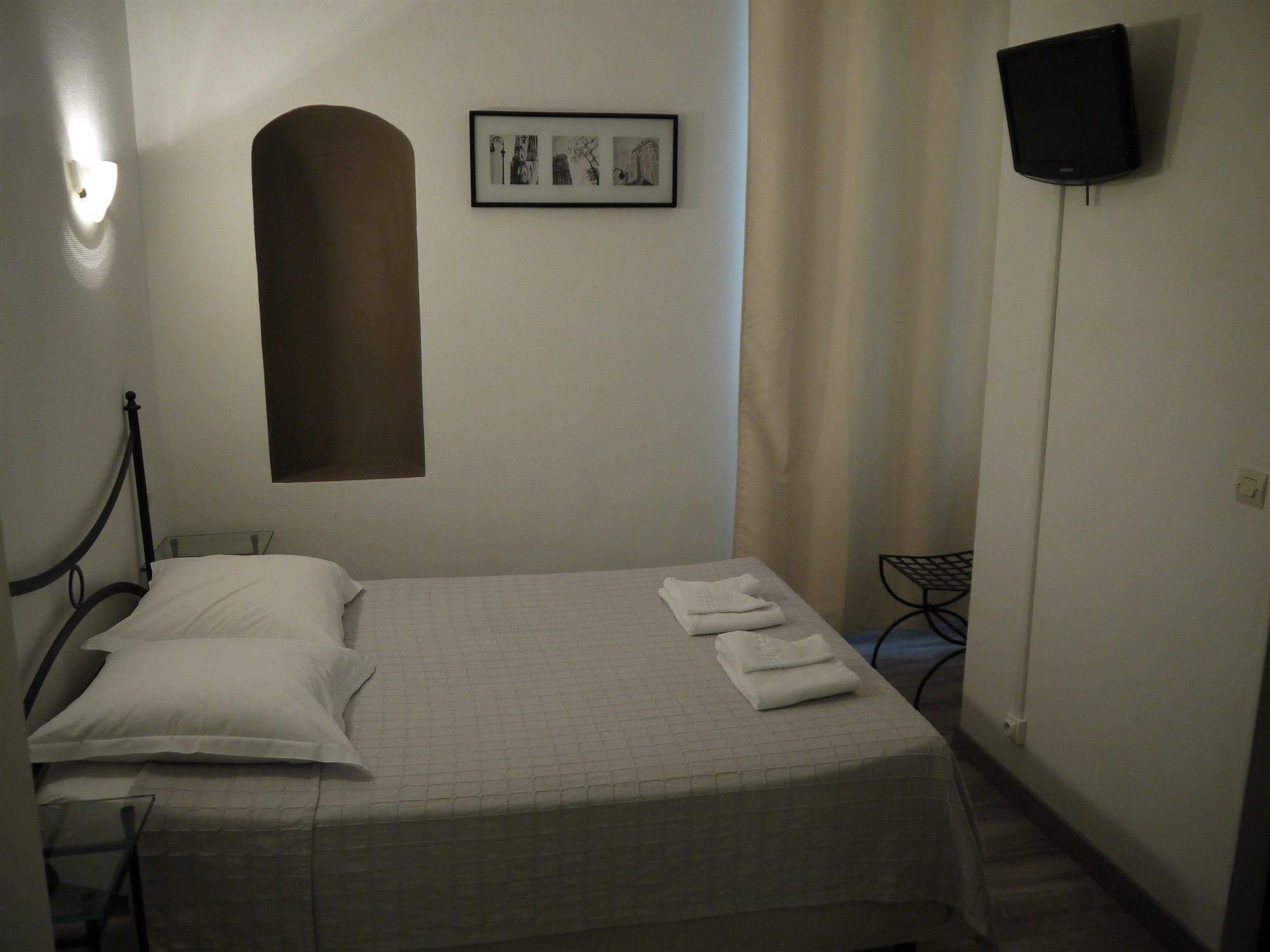 Hotel Portalet Hyeres Bagian luar foto
