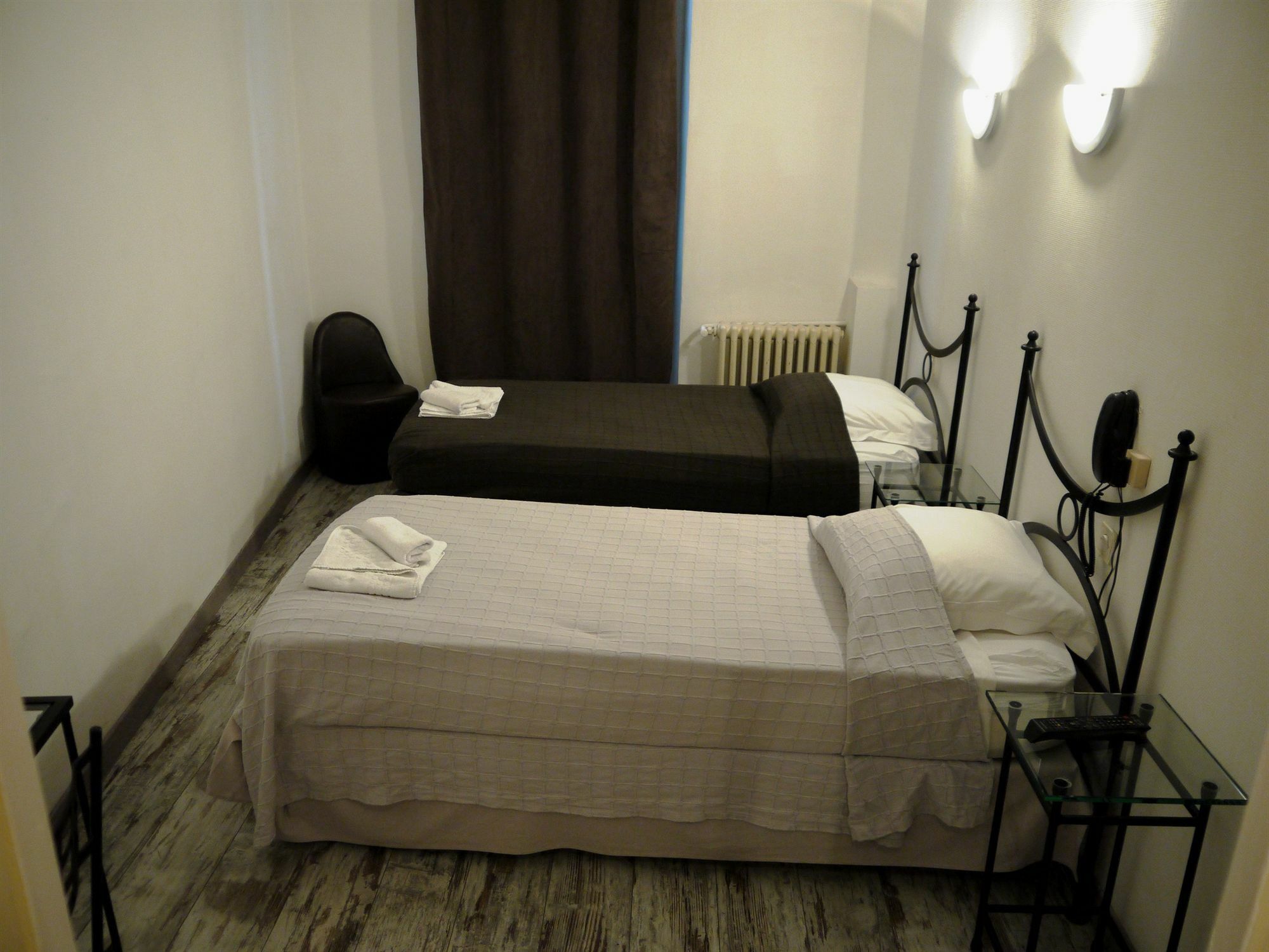 Hotel Portalet Hyeres Bagian luar foto